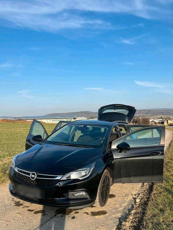 Używany Opel Astra 110 KM (80 kW) 2017 Czarny Kombi