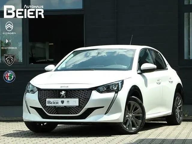 Weiß Gebraucht 2021 Peugeot e-208 Allure Kleinwagen | 15.980 € (Fairer Preis) - Bild 1/4