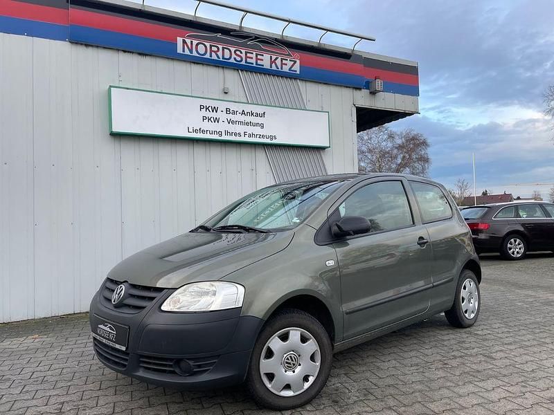 Grün Gebraucht 2007 VW Fox Basis Kleinwagen | 2.290 € (Fairer Preis) - Bild 1/4