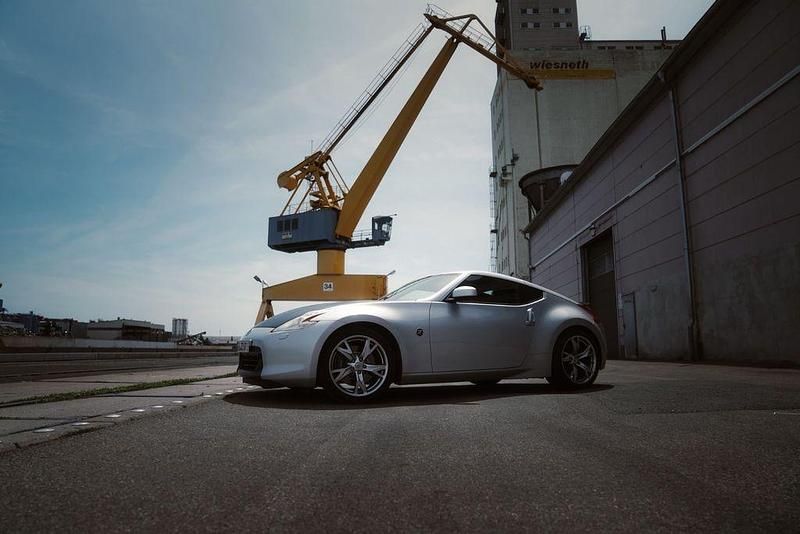 Silber Gebraucht 2012 Nissan 370Z Pack Coupé | 29.800 € (Teuer) - Bild 1/4