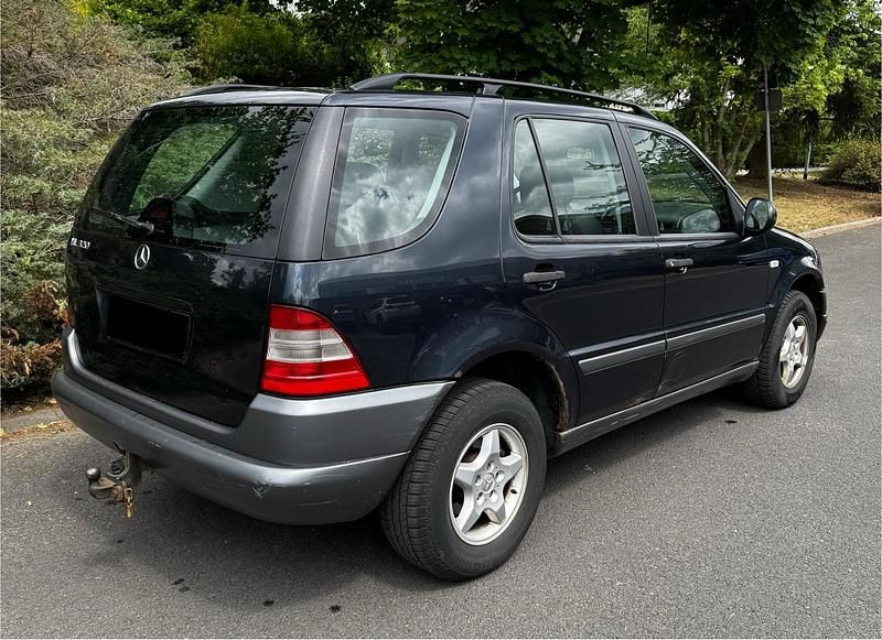 Gebraucht Mercedes ML320 218 PS (160 kW) 2001 Blau SUV