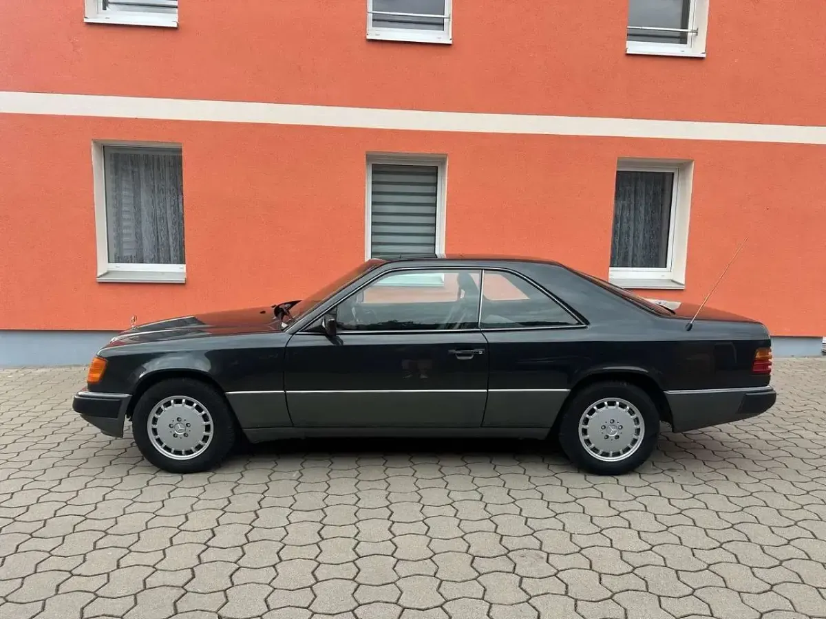 Gebraucht Mercedes 230 132 PS (97 kW) 1992 Schwarz Coupé