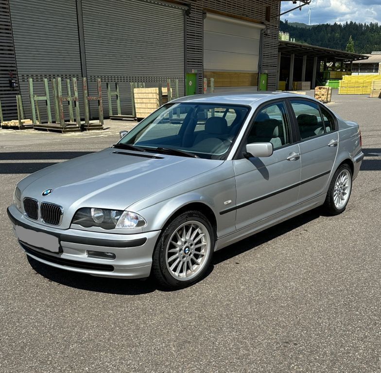 Silber Gebraucht 1998 BMW 320 Limousine | 5.099 € (Fairer Preis) - Bild 1/4