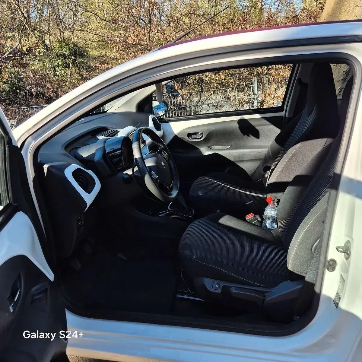 Gebraucht Peugeot 108 Active 82 PS (60 kW) 2014 Weiß Kleinwagen