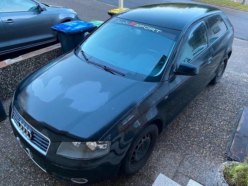 Grau Gebraucht 2004 Audi A3 Kleinwagen | 1.390 € (Fairer Preis) - Bild 1/3