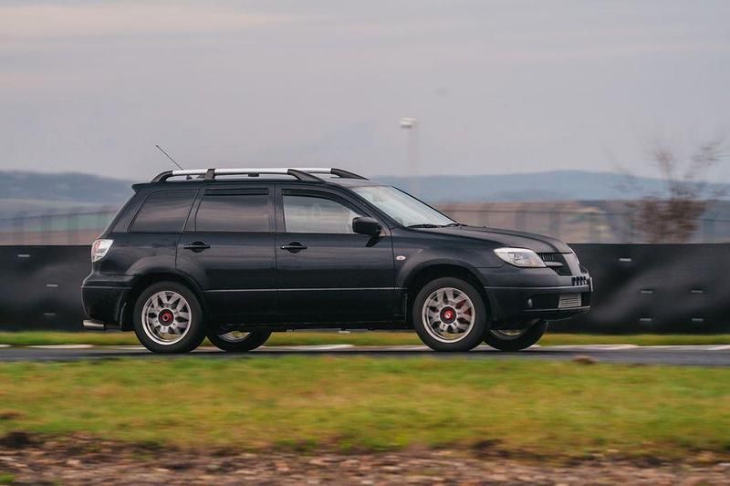 Second-hand Mitsubishi Outlander 201 CP (147 kW) 2005 Negru SUV