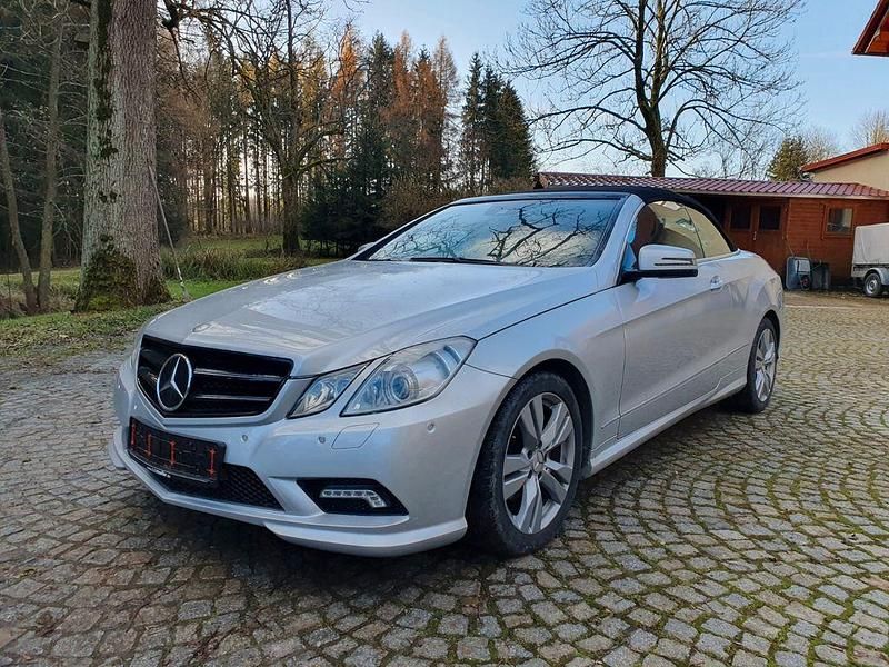 Silber Gebraucht 2010 Mercedes E200 Avantgarde Cabrio | 14.400 € (Etwas zu teuer) - Bild 1/4