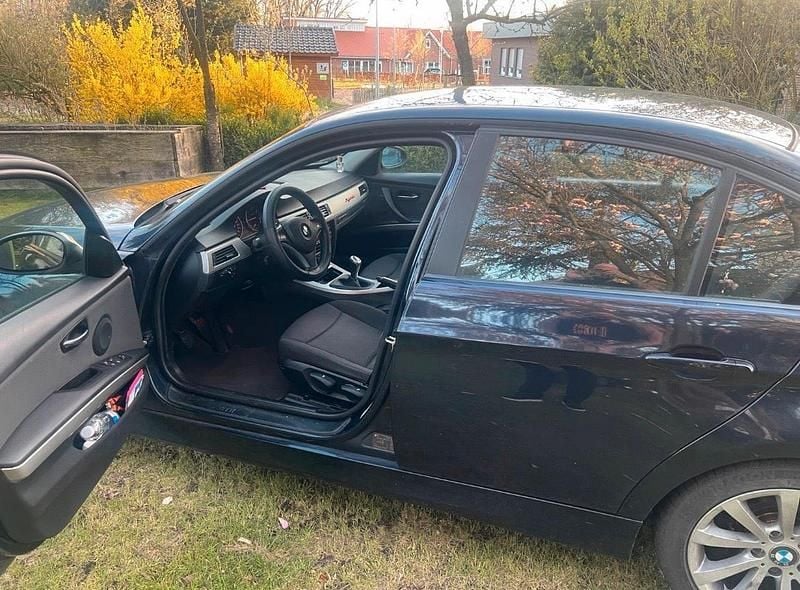 Gebraucht BMW 320 143 PS (105 kW) 2008 Blau Limousine