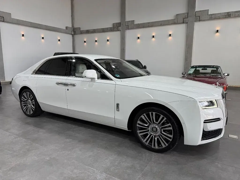 Gebraucht Rolls Royce Ghost 571 PS (419 kW) 2023 Weiß Limousine