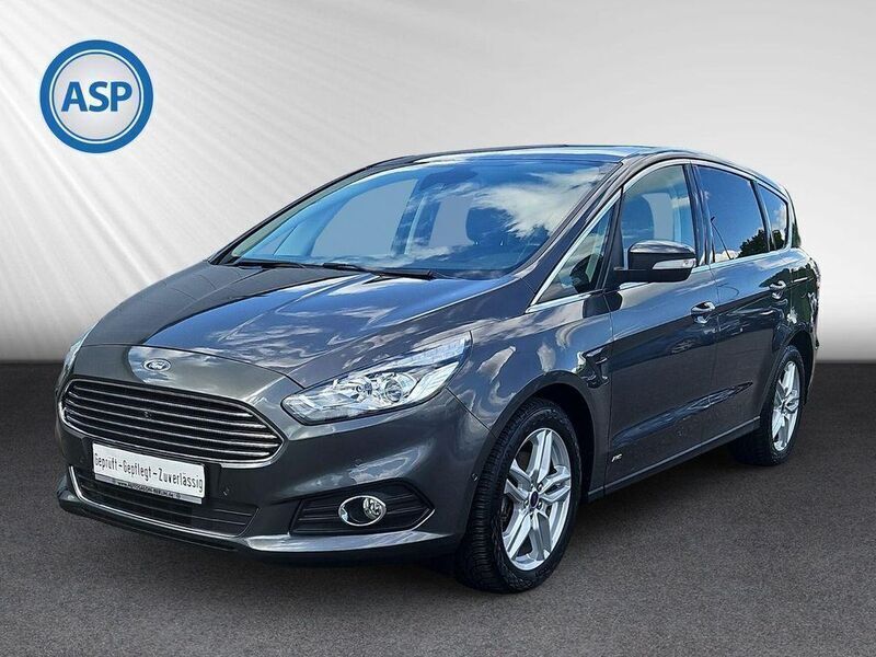 Grau (magneticgrau (metallic)) Gebraucht 2018 Ford S-MAX Titanium Van / Kleinbus | 22.990 € (Teuer) - Bild 1/4
