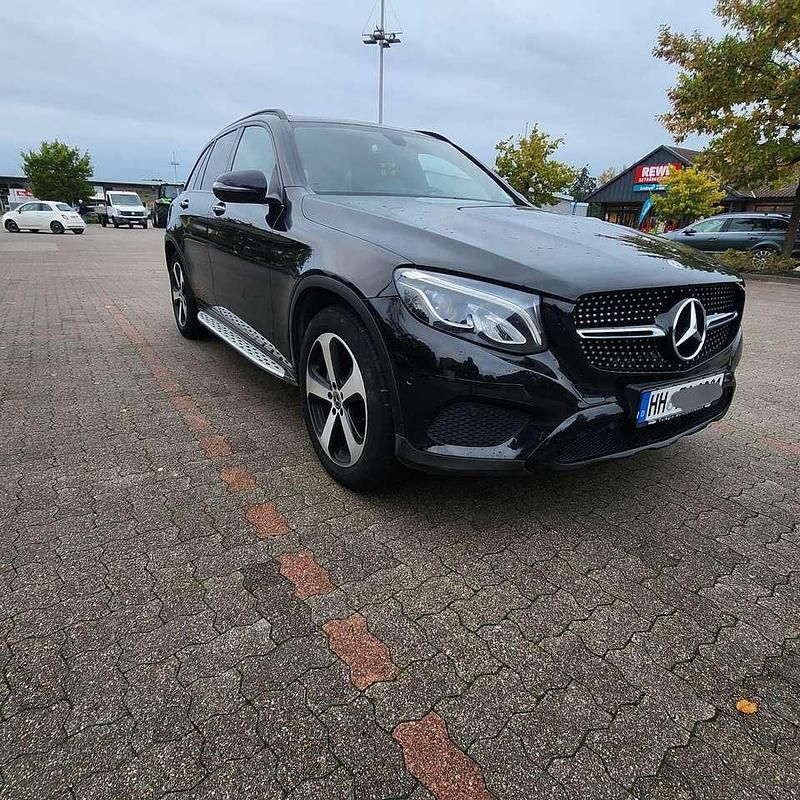 Schwarz Gebraucht 2017 Mercedes GLC220 AMG line SUV | 18.100 € (Fairer Preis) - Bild 1/4