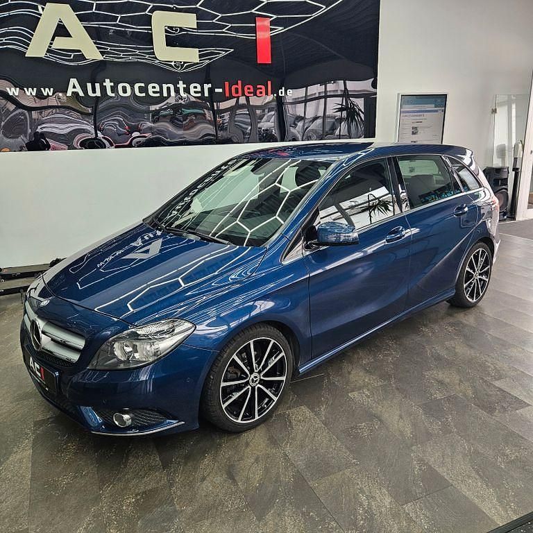 Blau Gebraucht 2012 Mercedes B180 Sportline Van / Kleinbus | 9.990 € (Fairer Preis) - Bild 1/4