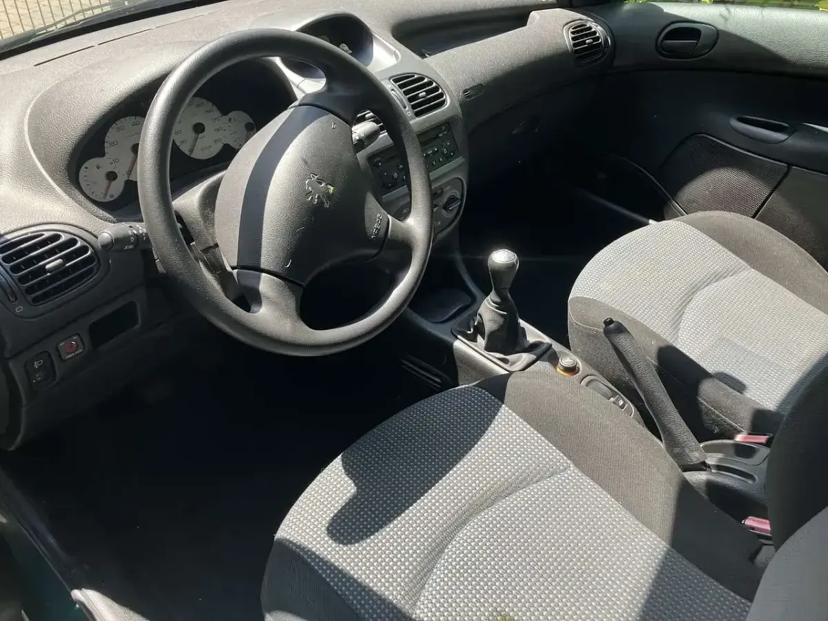 Gebraucht Peugeot 206 75 PS (55 kW) 2004 Grün Kleinwagen