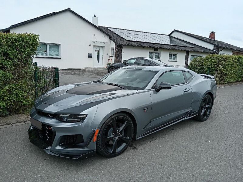 Grau Gebraucht 2019 Chevrolet Camaro Coupé | 28.990 € - Bild 1/4
