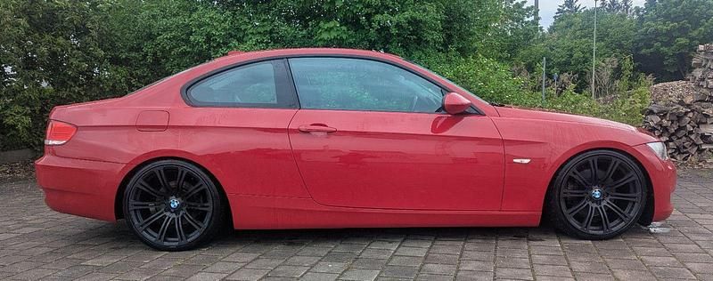 Gebraucht BMW 325 Sport Line 218 PS (160 kW) 2006 Rot Coupé