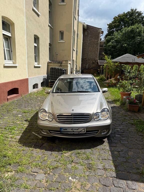 Grau Gebraucht 2004 Mercedes C180 Classic Limousine | 2.299 € (Superpreis) - Bild 1/4