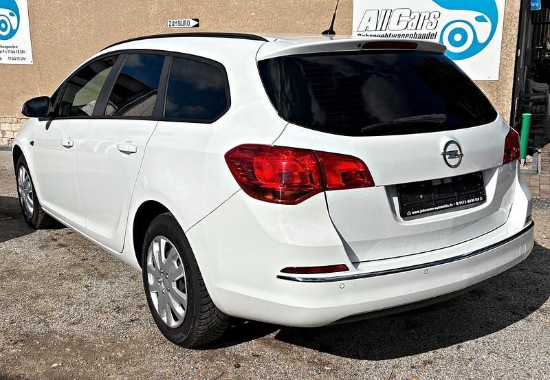 Gebraucht Opel Astra 110 PS (80 kW) 2012 Weiß Kombi