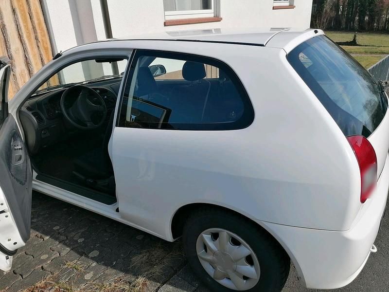 Gebraucht Mitsubishi Colt 55 PS (40 kW) 1998 Weiß Kleinwagen