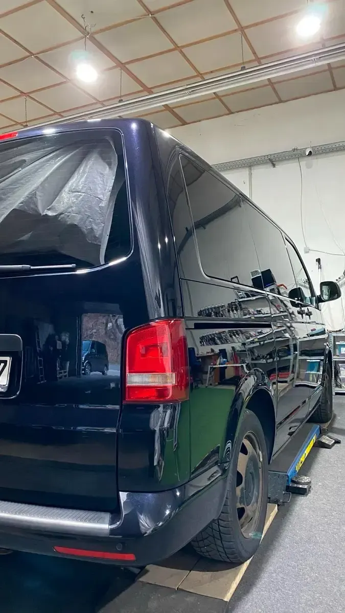 Gebraucht VW Multivan 140 PS (102 kW) 2013 Schwarz Van / Kleinbus