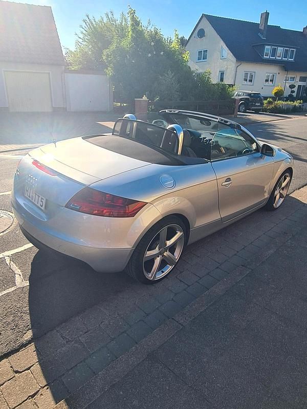Silber Gebraucht 2008 Audi TT Roadster Cabrio | 8.999 € (Fairer Preis) - Bild 1/4