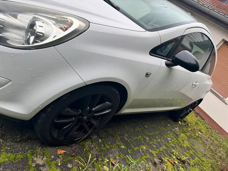 Gebraucht Opel Corsa Color Edition 89 PS (65 kW) 2010 Weiß Kleinwagen