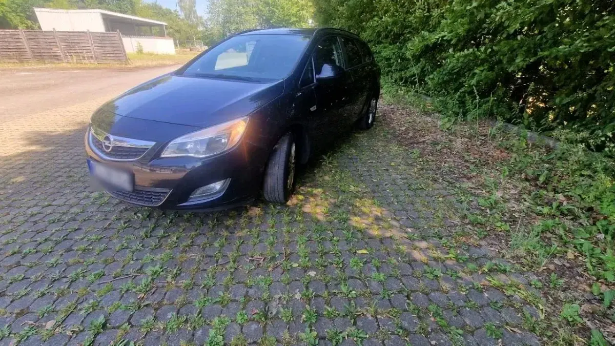 Gebraucht Opel Astra 105 PS (77 kW) 2012 Schwarz Kombi
