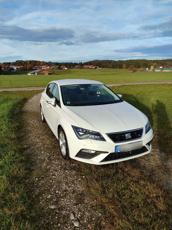 Weiß Gebraucht 2017 Seat Leon FR Limousine | 14.400 € (Fairer Preis) - Bild 1/4
