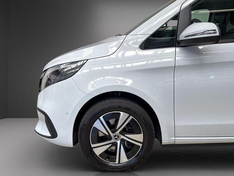 Gebraucht Mercedes V220 163 PS (119 kW) 2025 Weiß Van / Kleinbus