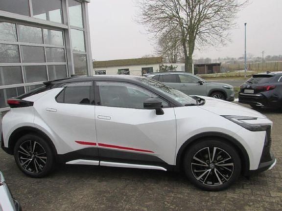 Gebraucht Toyota C-HR Lounge 197 PS (144 kW) 2023 Platinum white pearl / black SUV