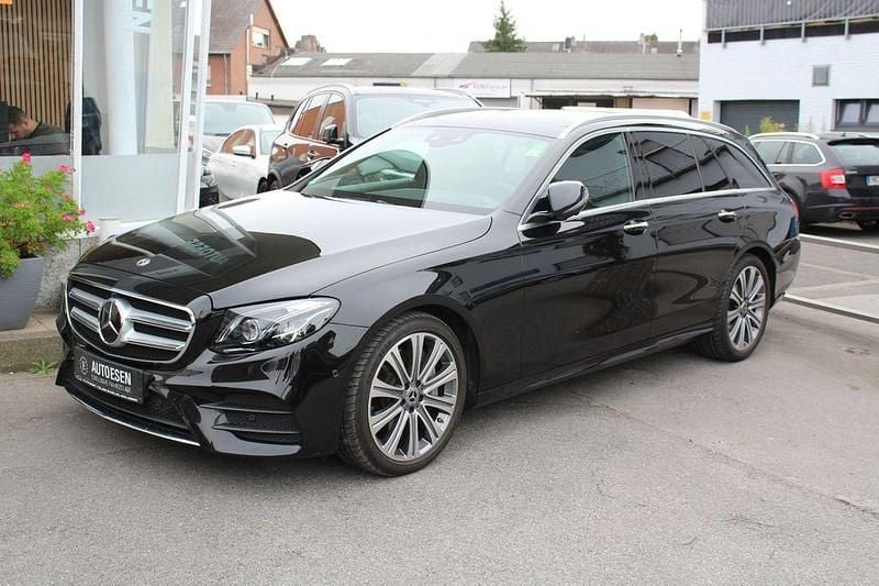 Schwarz Gebraucht 2020 Mercedes E400 AMG line Limousine | 38.900 € (Guter Preis) - Bild 1/4