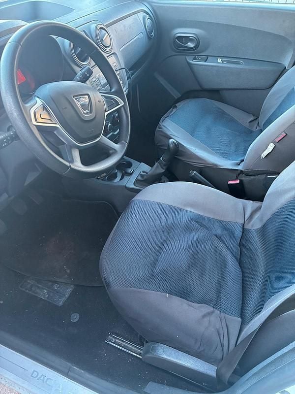 Gebraucht Dacia Lodgy Ambiance 102 PS (75 kW) 2017 Weiß Van / Kleinbus