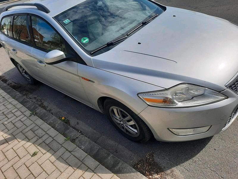 Gebraucht Ford Mondeo 140 PS (102 kW) 2010 Silber Kombi