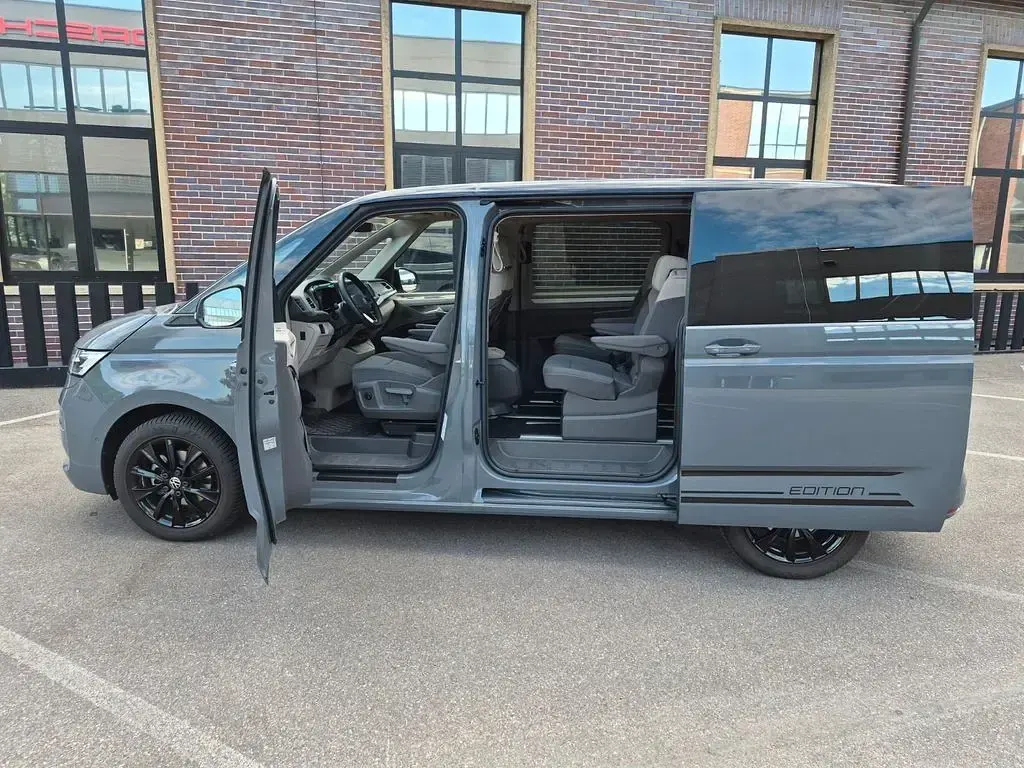 Używany VW Multivan Life 150 KM (110 kW) 2024 Szary Minivan