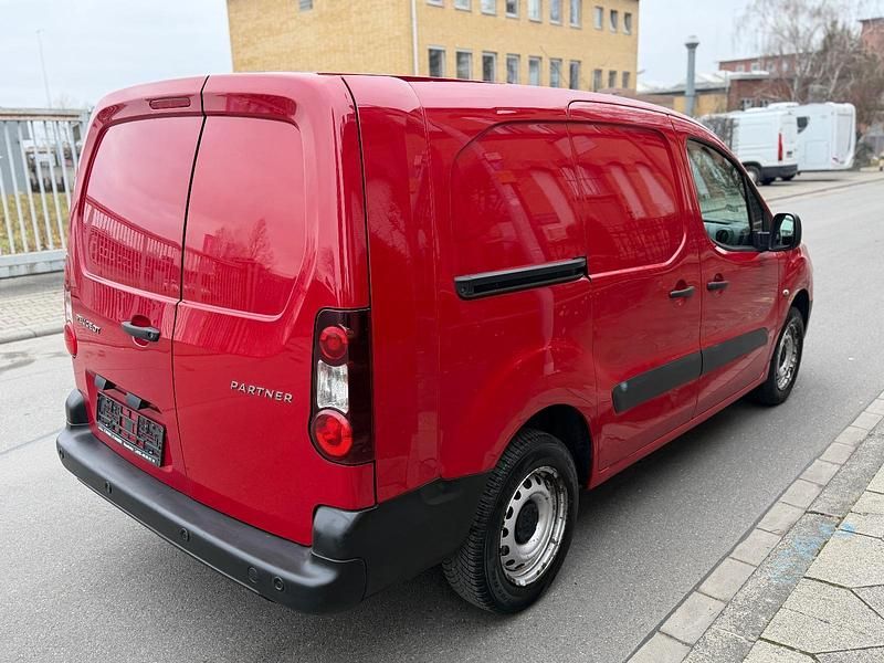 Gebraucht Peugeot Partner 99 PS (72 kW) 2017 Rot Van / Kleinbus