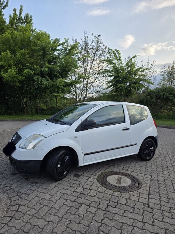 Weiß Gebraucht 2007 Citroën C2 Kleinwagen | 2.500 € (Fairer Preis) - Bild 1/4