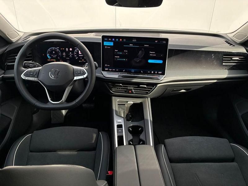 Neu VW Passat Business 150 PS (110 kW) 2026 Silber Kombi