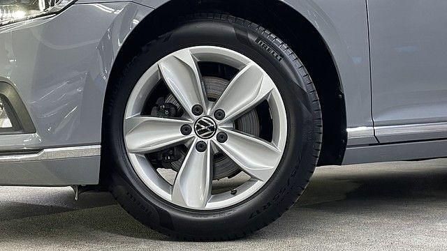 Gebraucht VW Passat Elegance 150 PS (110 kW) 2022 Grau Kombi