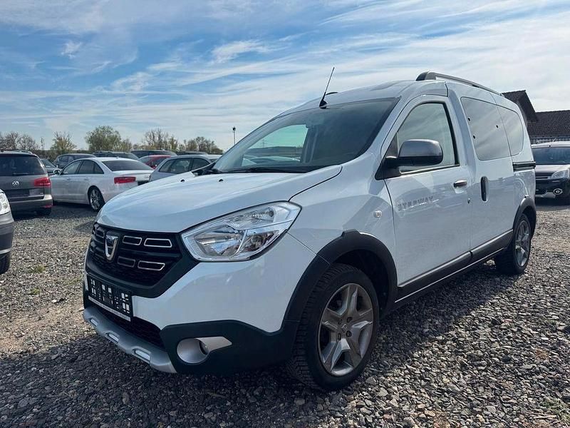 Gebraucht Dacia Dokker Stepway 95 PS (69 kW) 2019 Weiß Van / Kleinbus