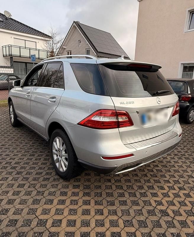 Gebraucht Mercedes ML250 204 PS (150 kW) 2015 Silber SUV