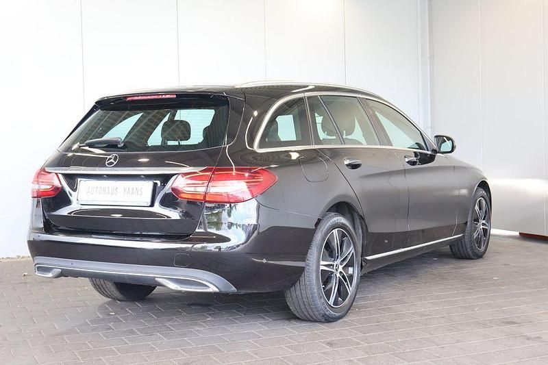 Gebraucht Mercedes C300 Avantgarde 245 PS (180 kW) 2019 Schwarz Limousine