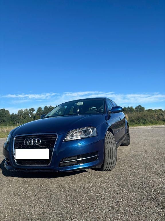 Blau Gebraucht 2012 Audi A3 Sportback Ambition Limousine | 7.700 € (Fairer Preis) - Bild 1/4
