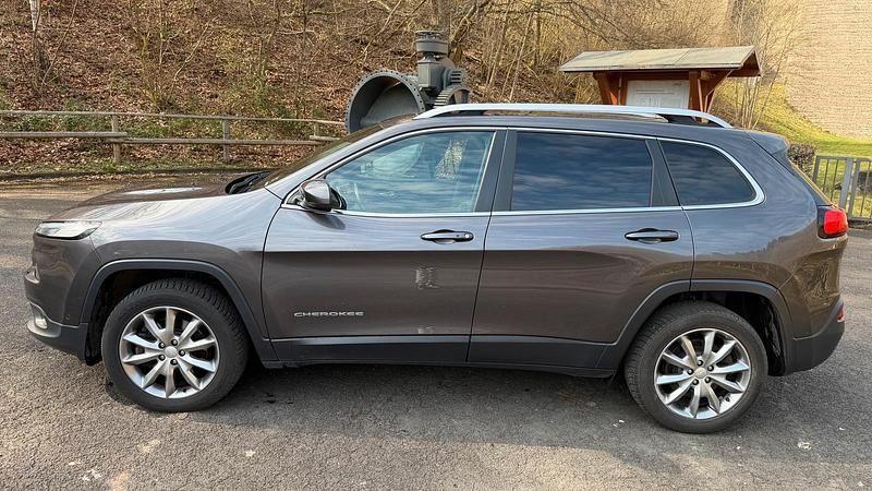 Gebraucht Jeep Cherokee Limited 200 PS (147 kW) 2018 Braun SUV