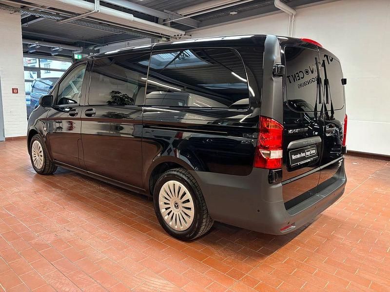 Gebraucht Mercedes Vito 163 PS (119 kW) 2025 Schwarz Van