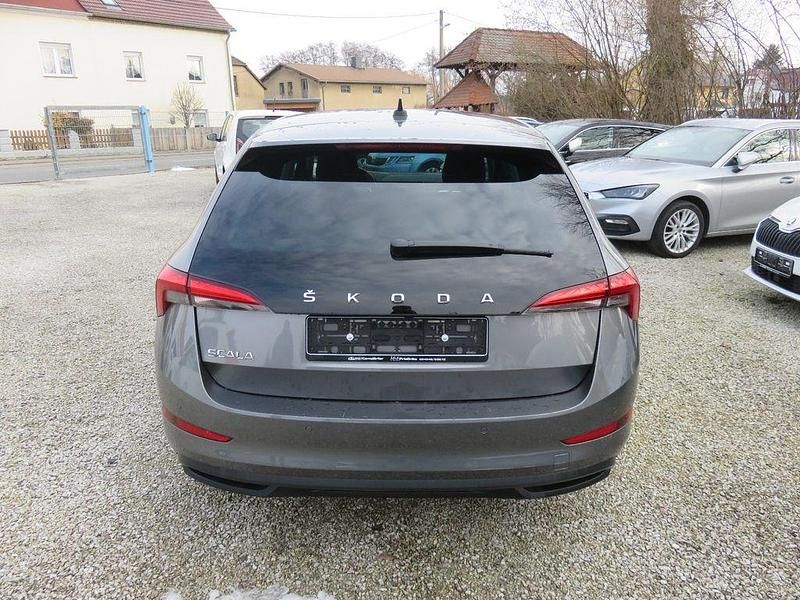 Gebraucht Skoda Scala Ambition 110 PS (80 kW) 2022 Graphite grey Kleinwagen