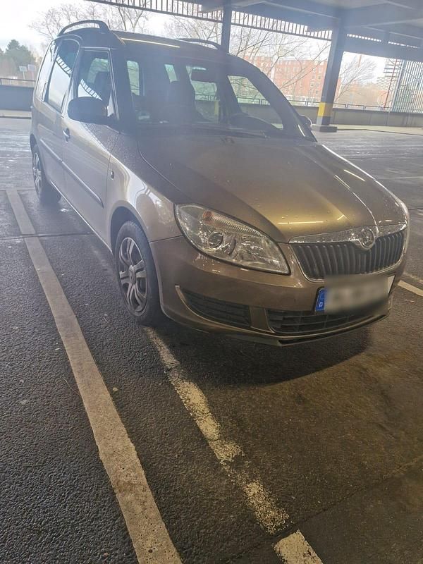 Braun Gebraucht 2013 Skoda Roomster Van / Kleinbus | 5.999 € (Fairer Preis) - Bild 1/4