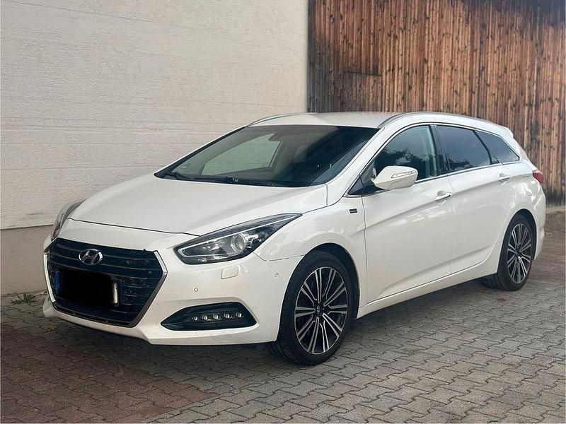 Weiß Gebraucht 2017 Hyundai i40 Premium Kombi | 6.990 € (Fairer Preis) - Bild 1/4
