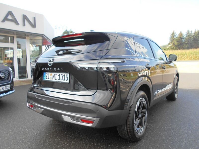 Gebraucht Nissan Qashqai N-Connecta 140 PS (102 kW) 2024 Schwarz SUV