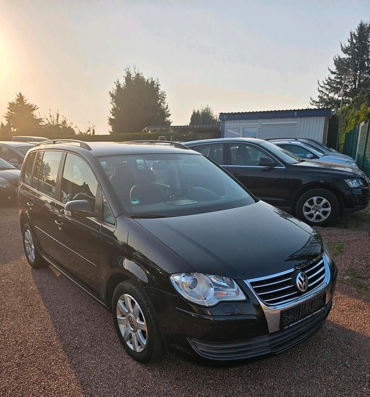Schwarz Gebraucht 2008 VW Touran Van / Kleinbus | 5.999 € (Teuer) - Bild 1/4
