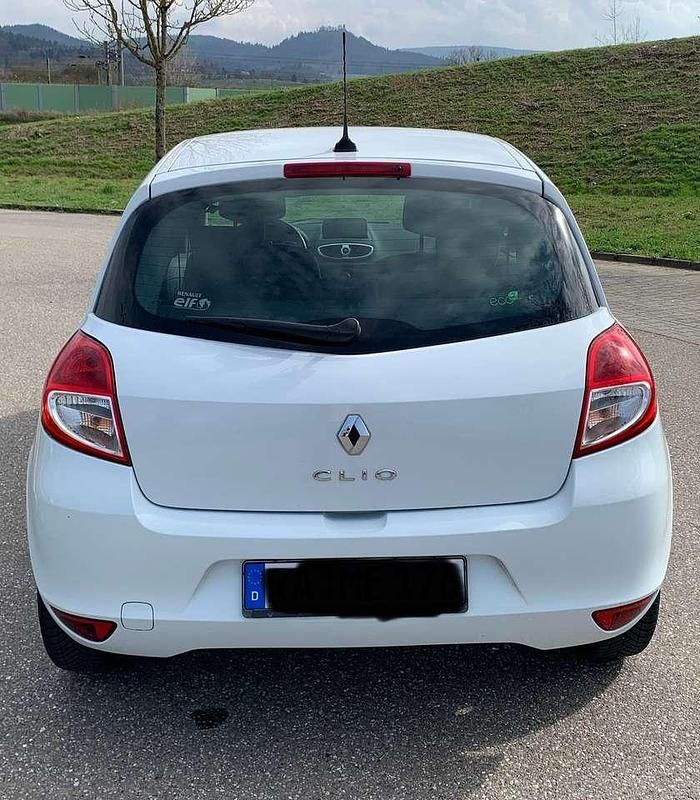 Gebraucht Renault Clio II Night&Day 75 PS (55 kW) 2010 Limousine