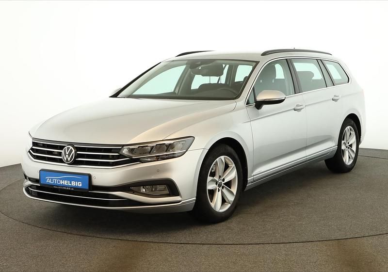 Reflexsilber metallic Gebraucht 2021 VW Passat Business Kombi | 20.480 € (Guter Preis) - Bild 1/4